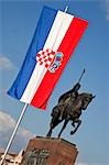 Statue du roi Tomislav et le drapeau croate, Zagreb, Croatie