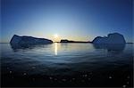 Iceberg dans la baie de Disko au coucher du soleil, Glacier Jakobshavn, Ilulissat, Groenland