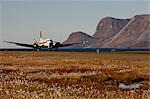 Avion atterrissant, Fjord de Pangnirtung, au Nunavut, Canada