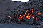 Glowing roche volcanique fondue de Eyjafjallajokull, Fimmvorduhals, Islande