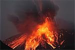 Geschmolzene Lava bricht von Sakurajima, Kagoshima, Japan