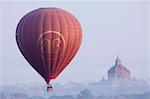 Balloon and Su-la-ma-ni Pahto, Bagan (Pagan), Myanmar (Burma), Asia