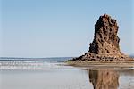 Le paysage désolé de Lac Abbe, parsemé de cheminées de pierre calcaire, Djibouti, Afrique