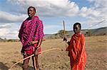 Masai garçon avec son père, Masai Mara, Kenya, Afrique de l'est, Afrique