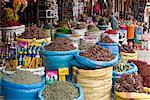 Épices et herbes à vendre dans le souk, Medina, Marrakech (Marrakech), Maroc, Afrique du Nord, Afrique