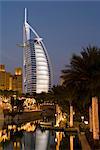 Resort de Mina A Salam et l'emblématique Hôtel Burj Al Arab, Dubai, Émirats Arabes Unis, Moyen-Orient