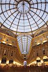 Galleria Vittorio Emanuele à la nuit tombante, Milan, Lombardie, Italie, Europe