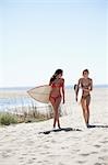 Surfeuses Zuma Beach, Malibu, Californie, USA