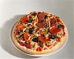 Pizza salami aux olives