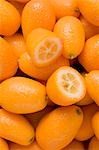 Nombreux kumquats, on réduit de moitié