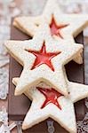 Biscuits étoiles remplis de confiture (Noël) de sucre glace