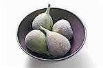 Four fresh figs in bowl