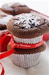 Vier Schokolade Muffins für Weihnachten