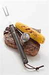 Steak de boeuf avec le s/n, carving fork & thermomètre de maïs