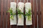 Trois rouleaux de papier de riz par dessus (Asie)