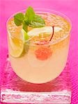 Manhattan au citron vert et cerise cocktail