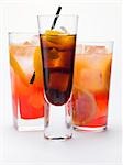 Schnaps amer avec des cubes de glace, Campari Soda & Campari Orange