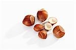 Shelled and unshelled hazelnuts