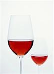 Deux verres de vin rouge