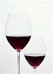 Deux verres de vin rouge