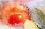 Peach en bloc de glace (gros plan)