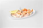 Shrimps-Salat mit Zitronen-Keil