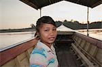Profil von Mädchen in Touristenboot, Mekong-Fluss, Thailand