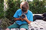 Adolescent en prenant des photos, Newport Beach, Orange County, USA