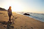 Frau am Strand, Baja California Sur, Mexiko