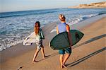 Femmes occupant des planches de surf, Baja California Sur, Mexique