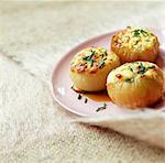 Onions grilled with cheese and chives