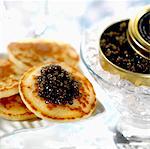 Mini blinis au caviar