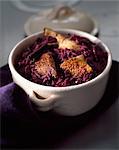 Duck with red cabbage and cinnamon