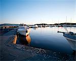 Mountshannon, Lough Derg, comté de Clare, Irlande ; Avec les bateaux du port