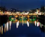 Fluss Liffey bei Nacht, O' Connell Street Bridge, Dublin, Irland