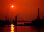 Ausländische Dock Docks bei Sonnenuntergang