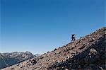 Frau Wandern im Garibaldi Provincial Park, British Columbia, Kanada