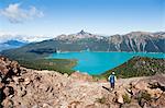 Wandern im Garibaldi Provincial Park, schwarz Tusk im Hintergrund, British Columbia, Kanada