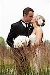 Portrait de la mariée et le marié baiser, Club de Golf Eagles Nest, Vaughan, Ontario, Canada