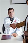 Arzt Händeschütteln mit Patienten
