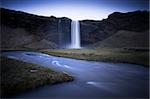 Wasserfall Seljalandsfoss erfasst bei Abenddämmerung mit Langzeitbelichtung Rekord Bewegung im Wasser, in der Nähe von Hella, südlichen Bereich Island, Polarregionen