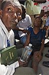 Fille être exorcisée, au rituel vaudou, célébration de la journée du souvenir un mois après le séisme de janvier 2010, Port au Prince (Haïti), Antilles, Caraïbes, Amérique centrale