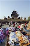 Markt auf der Strasse und Tempel am Durbar Square, Kathmandu, Nepal, Asien