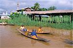 Flottant marché, Ywama, lac Inle, État Shan, au Myanmar (Birmanie), Asie