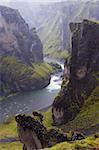 Canyon de Fjadrargljufur, 100 m de profondeur et 2 km de long, creusé palagonite et lave couches glaciaires rivière rapides 2 millions ans, près de Kirkjubaejarklaustur, sud de l'Islande, les régions polaires