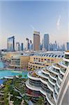 Skyline von Dubai, erhöhten Blick auf die Dubai Mall und Burj Khalifa Park, Dubai, Vereinigte Arabische Emirate, Naher Osten