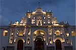 La cathédrale de San Jose avec lumières du soir, Antigua, patrimoine mondial de l'UNESCO, au Guatemala, Amérique centrale