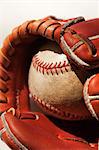 Baseball-Handschuh und Baseball