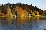 Lac en automne, Stourhead, Wiltshire, Angleterre