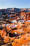 Aperçu des Hoodoos couvert de neige, les Badlands du Parc National de Bryce Canyon, Utah, USA